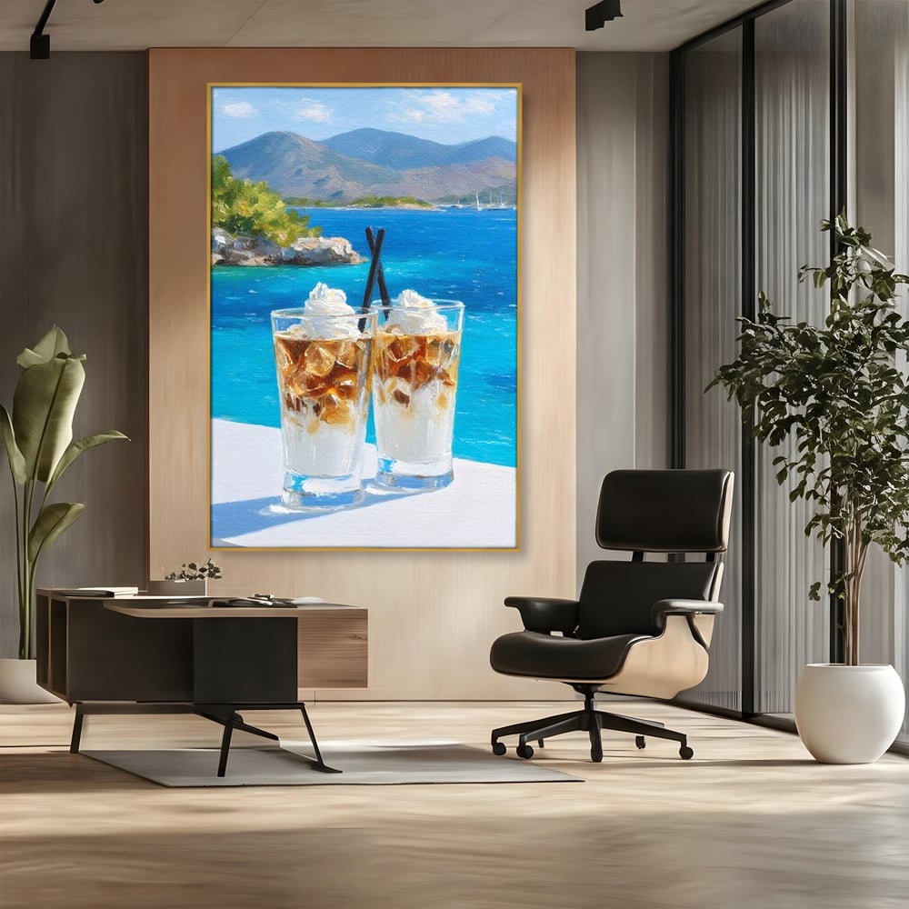Tablou canvas cu pictura cu doua pahare de frappe pe malul marii, in rama de aluminiu auriu, pe perete intr-un birou